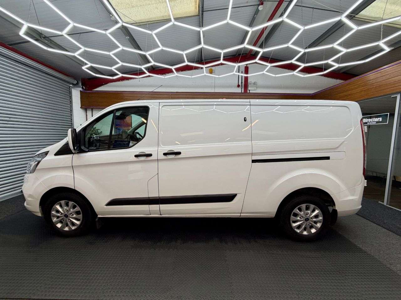 A 2023 FORD TRANSIT CUSTOM 2.0 320 EcoBlue Trend L2 H1 Euro 6 * 33,294 AIR CON MEDIA SCREEN * 1 OWNER A 2023 FORD TRANSIT CUSTOM 2.0 320 EcoBlue Trend L2 H1 Euro 6 * 33,294 AIR CON MEDIA SCREEN * 1 OWNER