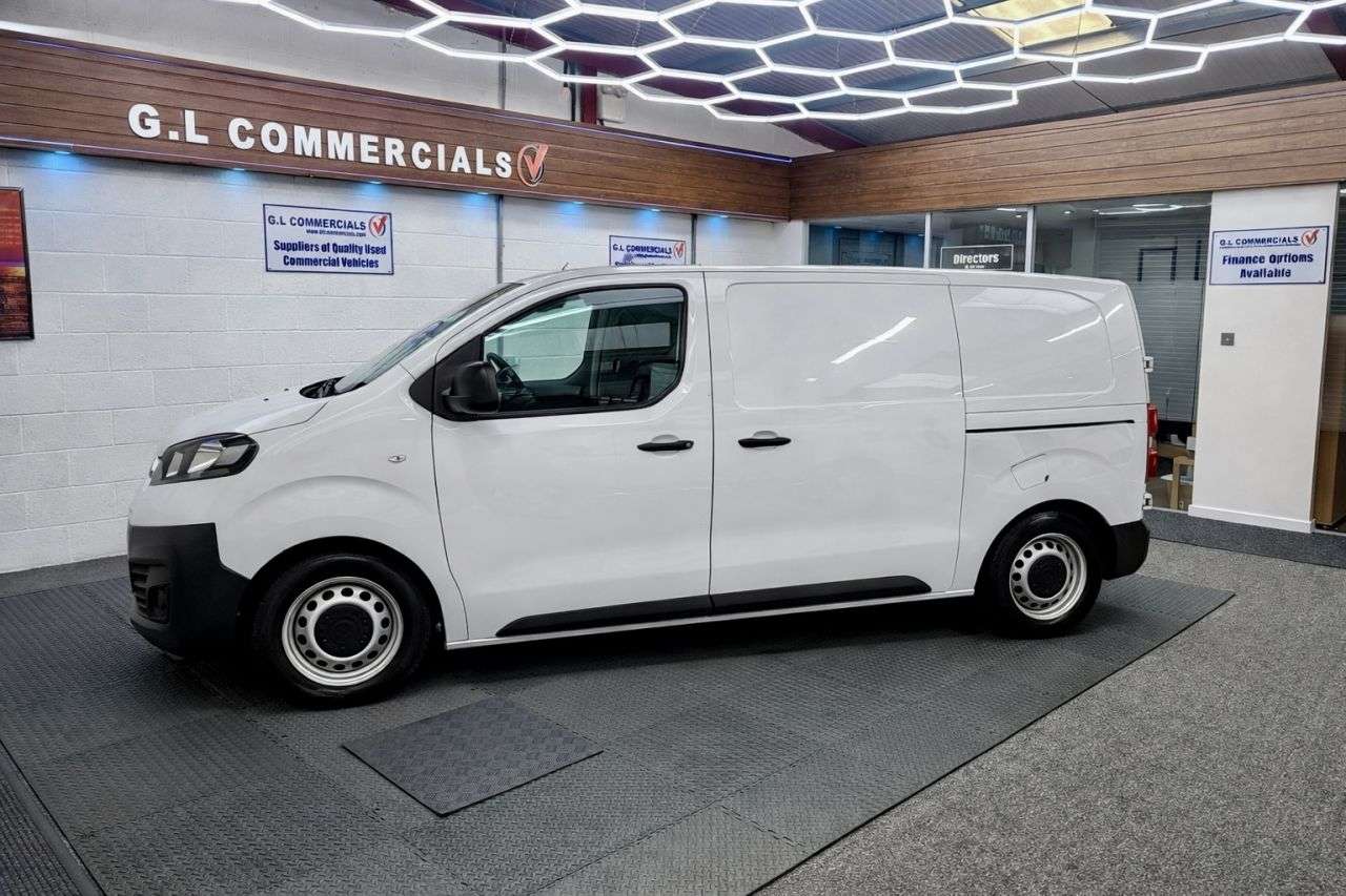 A 2022 VAUXHALL VIVARO 1.5 Turbo D 2700 Dynamic L1 H1 Euro 6 * 46,762 AIR CON * 1 OWNER - FSH - AI A 2022 VAUXHALL VIVARO 1.5 Turbo D 2700 Dynamic L1 H1 Euro 6 * 46,762 AIR CON * 1 OWNER - FSH - AI