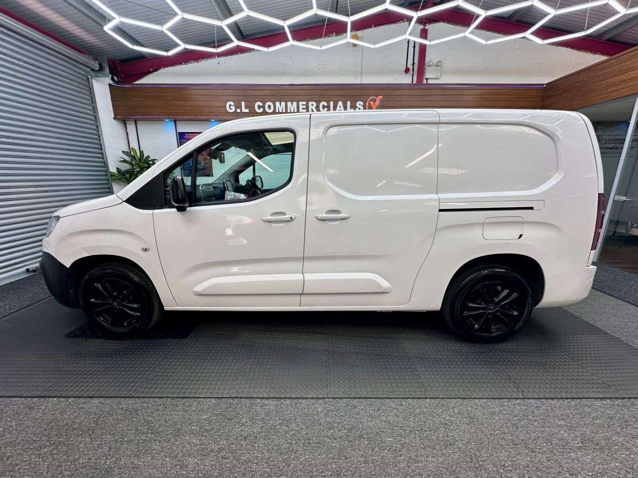 A 2021 CITROEN BERLINGO AUTOMATIC 1.5 BlueHDi 950 Driver XL Pro EAT8 LWB * AUTOMATIC 3 SEATER * 1 O A 2021 CITROEN BERLINGO AUTOMATIC 1.5 BlueHDi 950 Driver XL Pro EAT8 LWB * AUTOMATIC 3 SEATER * 1 O