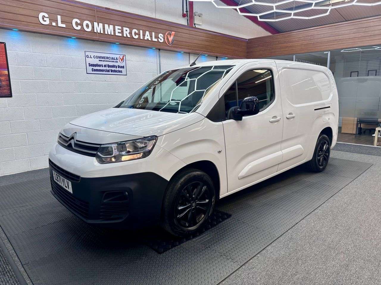 A 2021 CITROEN BERLINGO AUTOMATIC 1.5 BlueHDi 950 Driver XL Pro EAT8 LWB * AUTOMATIC 3 SEATER * 1 O A 2021 CITROEN BERLINGO AUTOMATIC 1.5 BlueHDi 950 Driver XL Pro EAT8 LWB * AUTOMATIC 3 SEATER * 1 O
