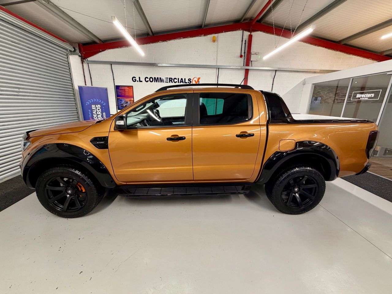 A 2021 FORD RANGER 2.0 EcoBlue Wildtrak Pickup Auto 4WD Euro 6 213 BHP * BIG WHEELS WIDE ARCHE A 2021 FORD RANGER 2.0 EcoBlue Wildtrak Pickup Auto 4WD Euro 6 213 BHP * BIG WHEELS WIDE ARCHE