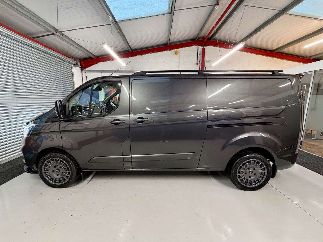 A 2023 FORD TRANSIT CUSTOM 2.0 300 EcoBlue Limited L2 LWB * PREMIUM STYLING KIT * WET BELT JUST BEEN R A 2023 FORD TRANSIT CUSTOM 2.0 300 EcoBlue Limited L2 LWB * PREMIUM STYLING KIT * WET BELT JUST BEEN R