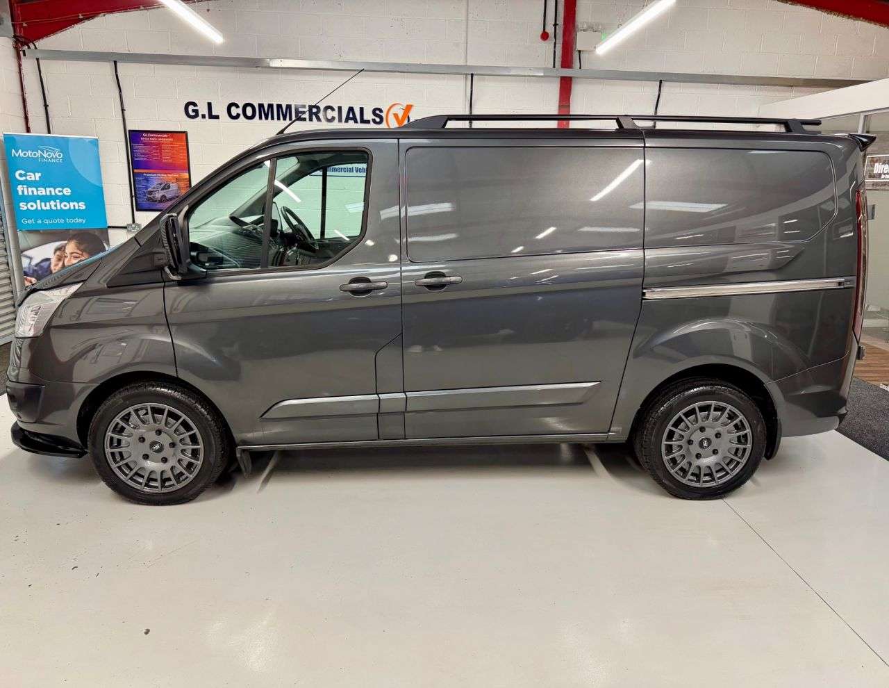 A 2017 FORD TRANSIT CUSTOM 2.0 TDCi 290 Limited L1 * PREMIUM STYLING KIT * 41,125 | 8 SERVICES | 2 KEY A 2017 FORD TRANSIT CUSTOM 2.0 TDCi 290 Limited L1 * PREMIUM STYLING KIT * 41,125 | 8 SERVICES | 2 KEY