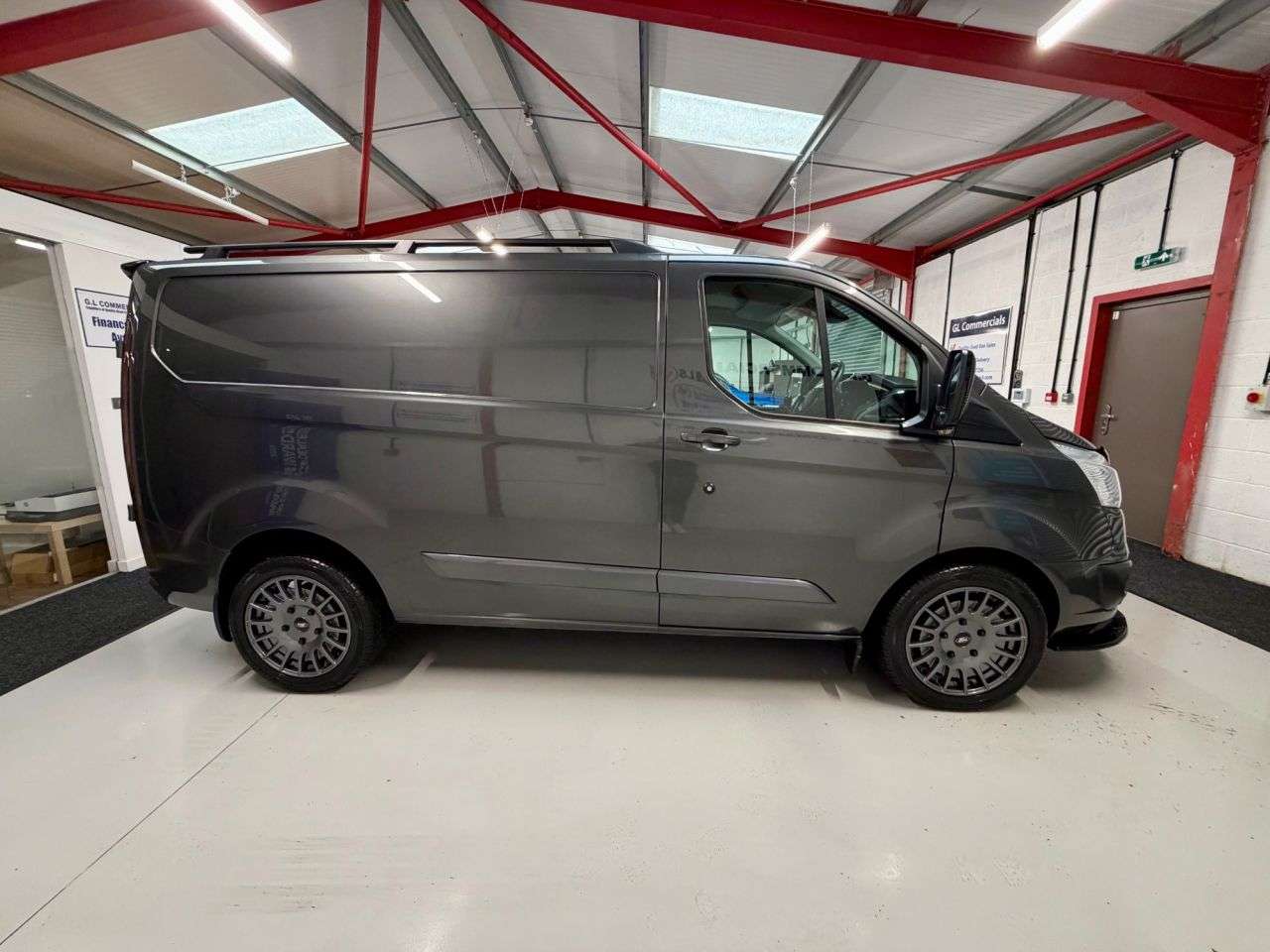 A 2017 FORD TRANSIT CUSTOM 2.0 TDCi 290 Limited L1 * PREMIUM STYLING KIT * 41,125 | 8 SERVICES | 2 KEY A 2017 FORD TRANSIT CUSTOM 2.0 TDCi 290 Limited L1 * PREMIUM STYLING KIT * 41,125 | 8 SERVICES | 2 KEY
