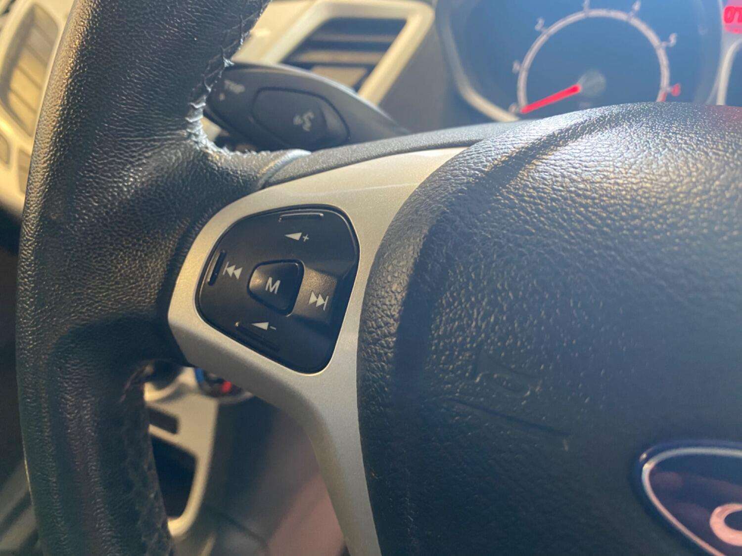 2011 FORD FIESTA 2011 FORD FIESTA