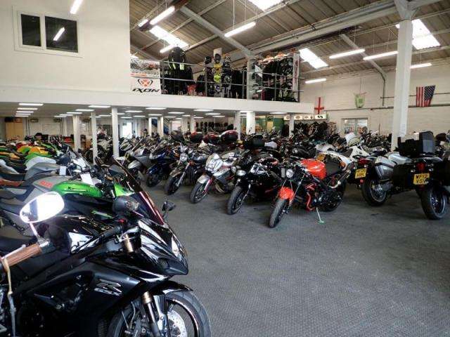 A 1999 HONDA RVF400-NC35 A 1999 HONDA RVF400-NC35