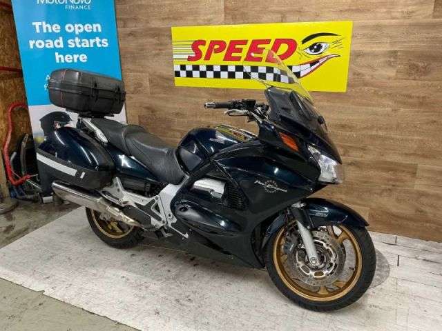 2002 HONDA ST1300 A 2002 HONDA ST1300 A