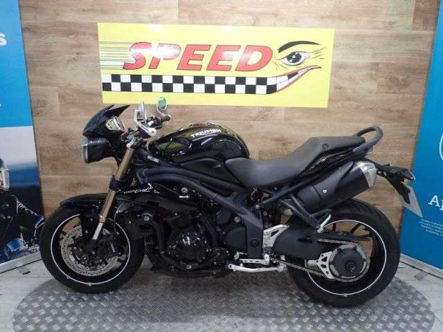A 2016 TRIUMPH SPEED TRIPLE 94 Speed Triple 94 A 2016 TRIUMPH SPEED TRIPLE 94 Speed Triple 94