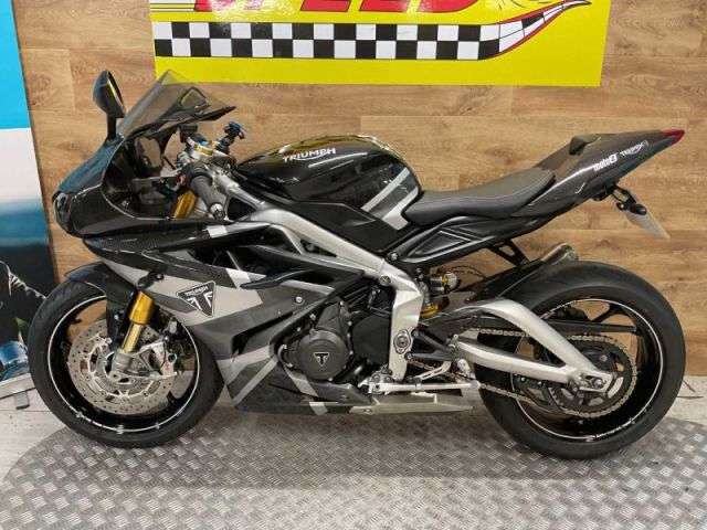 A 2020 TRIUMPH DAYTONA MOTO2 765 Daytona MOTO2 765 A 2020 TRIUMPH DAYTONA MOTO2 765 Daytona MOTO2 765