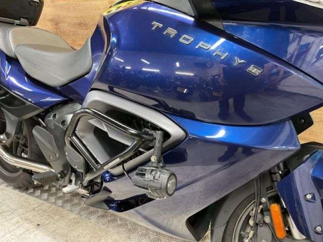 2013 TRIUMPH TROPHY SE 2013 TRIUMPH TROPHY SE