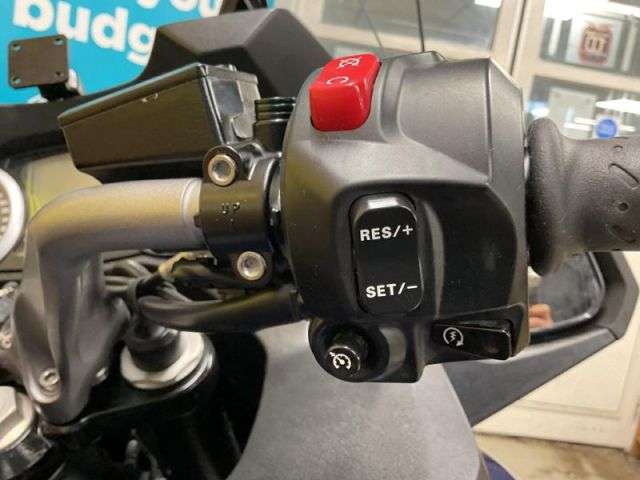 2013 TRIUMPH TROPHY SE 2013 TRIUMPH TROPHY SE