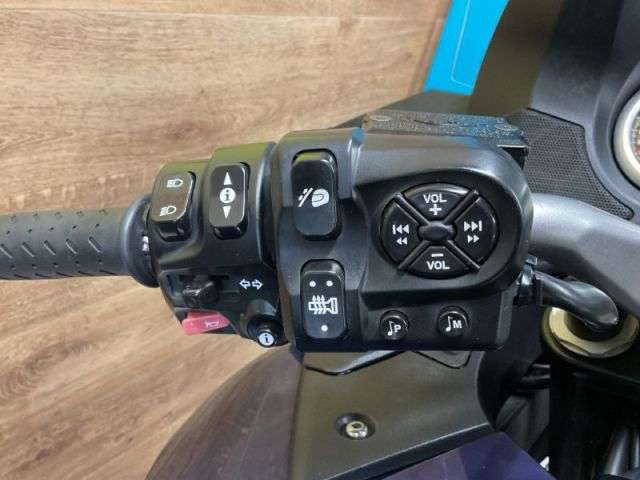 2013 TRIUMPH TROPHY SE 2013 TRIUMPH TROPHY SE