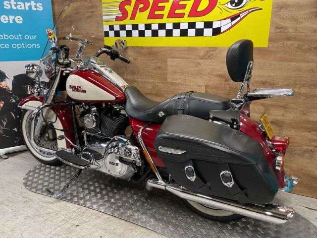 2012 HARLEY-DAVIDSON FLHRC ROAD KING CL 1690 1 2012 HARLEY-DAVIDSON FLHRC ROAD KING CL 1690 1