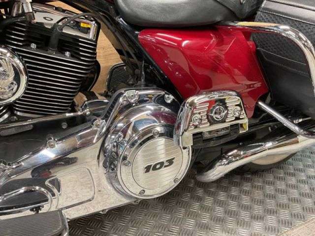 2012 HARLEY-DAVIDSON FLHRC ROAD KING CL 1690 1 2012 HARLEY-DAVIDSON FLHRC ROAD KING CL 1690 1