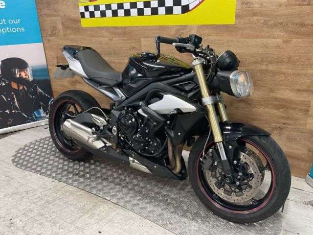 A 2016 TRIUMPH STREET TRIPLE ABS Street Triple ABS A 2016 TRIUMPH STREET TRIPLE ABS Street Triple ABS