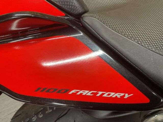 2018 APRILIA TUONO V4 1100 FACTORY 2018 APRILIA TUONO V4 1100 FACTORY