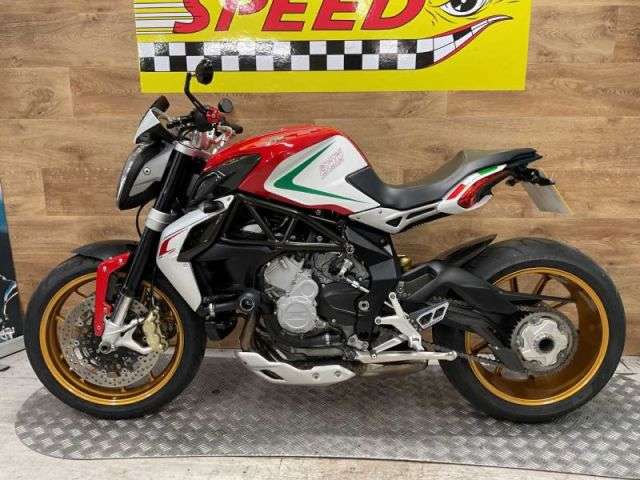 A 2016 MV AGUSTA BRUTALE 800 DRAGSTER Brutale 800 Dragster A 2016 MV AGUSTA BRUTALE 800 DRAGSTER Brutale 800 Dragster