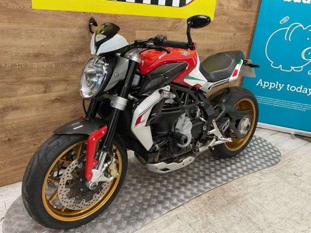 A 2016 MV AGUSTA BRUTALE 800 DRAGSTER Brutale 800 Dragster A 2016 MV AGUSTA BRUTALE 800 DRAGSTER Brutale 800 Dragster