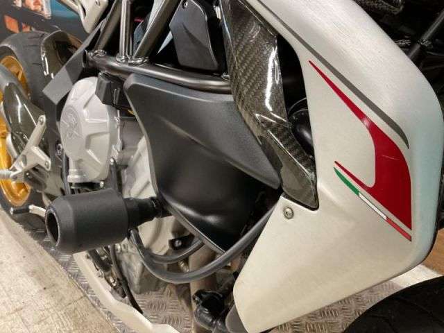 2016 MV AGUSTA BRUTALE 800 DRAGSTER 2016 MV AGUSTA BRUTALE 800 DRAGSTER