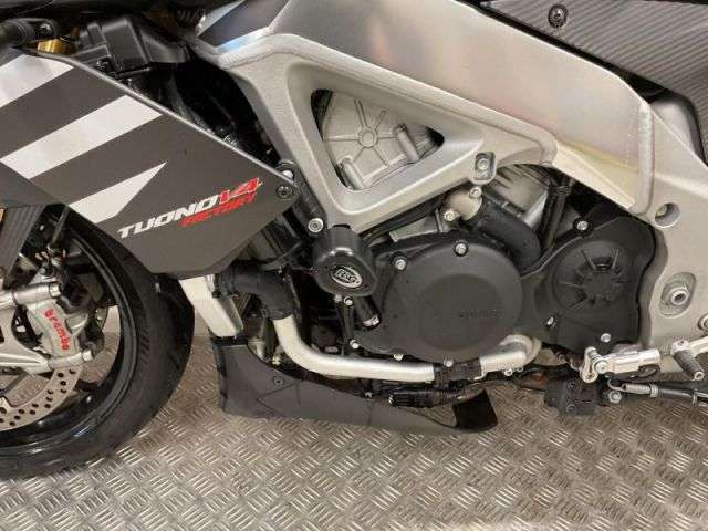 2021 APRILIA TUONO V4 1100 FACTORY 2021 APRILIA TUONO V4 1100 FACTORY