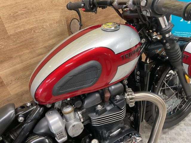 2018 TRIUMPH BONNEVILLE BOBBER 2018 TRIUMPH BONNEVILLE BOBBER