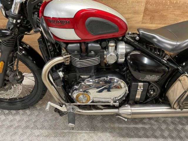 2018 TRIUMPH BONNEVILLE BOBBER 2018 TRIUMPH BONNEVILLE BOBBER