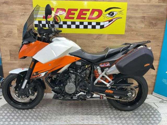 A 2009 KTM 990 SUPERMOTO T 990 Supermoto T A 2009 KTM 990 SUPERMOTO T 990 Supermoto T