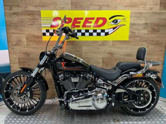 A 2025 HARLEY-DAVIDSON BREAKOUT 1923 24 Breakout 1923 24 A 2025 HARLEY-DAVIDSON BREAKOUT 1923 24 Breakout 1923 24