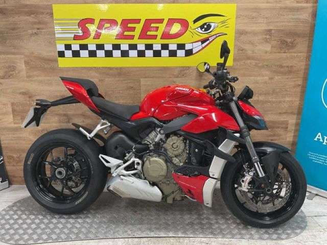 A 2022 DUCATI STREETFIGHTER V4 Streetfighter V4 A 2022 DUCATI STREETFIGHTER V4 Streetfighter V4