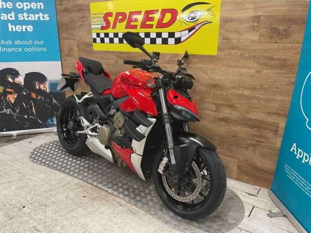 A 2022 DUCATI STREETFIGHTER V4 Streetfighter V4 A 2022 DUCATI STREETFIGHTER V4 Streetfighter V4