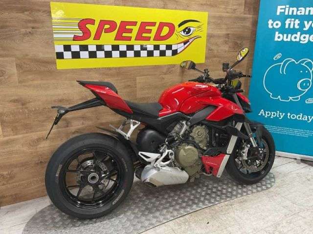 A 2022 DUCATI STREETFIGHTER V4 Streetfighter V4 A 2022 DUCATI STREETFIGHTER V4 Streetfighter V4