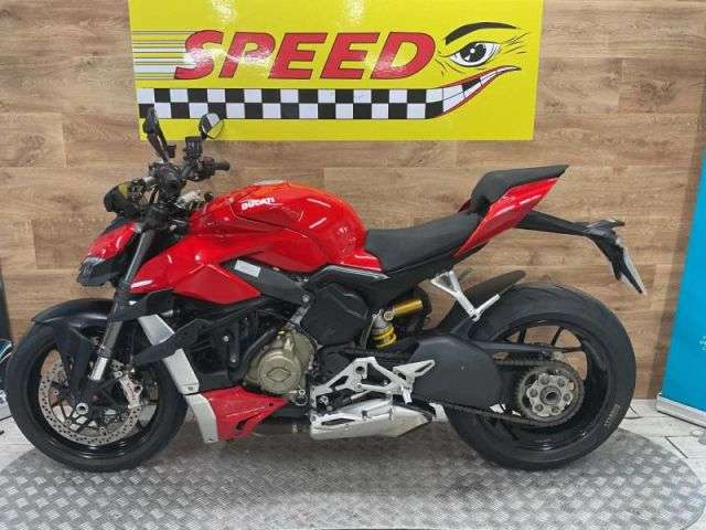 A 2022 DUCATI STREETFIGHTER V4 Streetfighter V4 A 2022 DUCATI STREETFIGHTER V4 Streetfighter V4