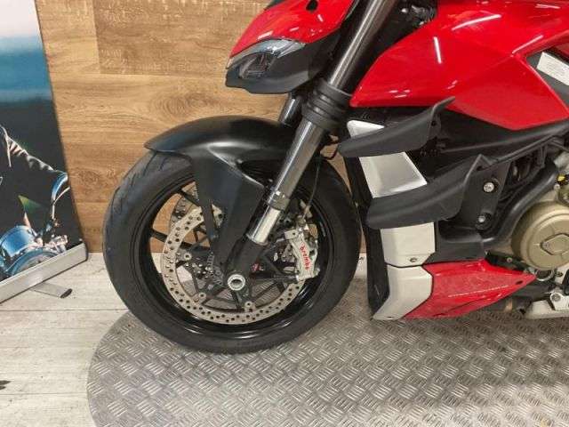 2022 DUCATI STREETFIGHTER V4 2022 DUCATI STREETFIGHTER V4