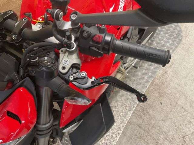 2022 DUCATI STREETFIGHTER V4 2022 DUCATI STREETFIGHTER V4