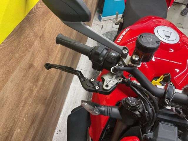 2022 DUCATI STREETFIGHTER V4 2022 DUCATI STREETFIGHTER V4
