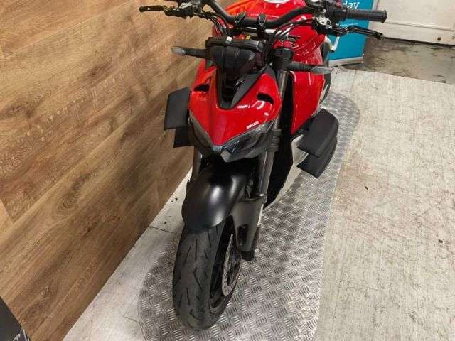 2022 DUCATI STREETFIGHTER V4 2022 DUCATI STREETFIGHTER V4