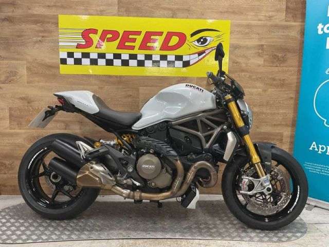A 2014 DUCATI M1200 S M1200 S A 2014 DUCATI M1200 S M1200 S
