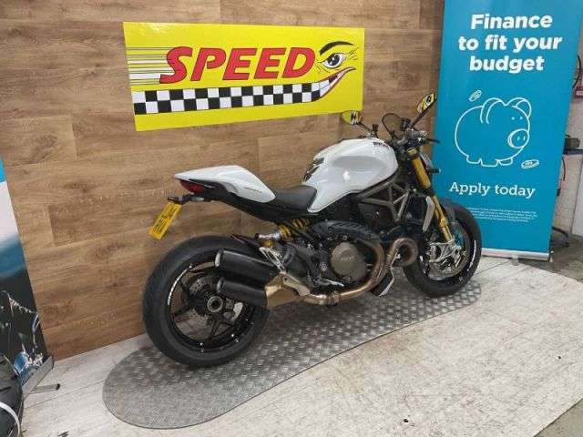 A 2014 DUCATI M1200 S M1200 S A 2014 DUCATI M1200 S M1200 S