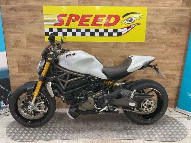 A 2014 DUCATI M1200 S M1200 S A 2014 DUCATI M1200 S M1200 S