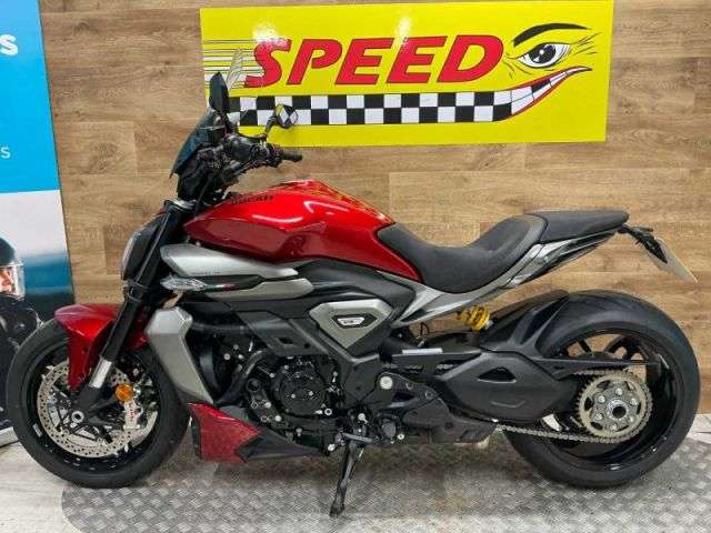 A 2025 DUCATI X DIAVEL V4 X Diavel V4 A 2025 DUCATI X DIAVEL V4 X Diavel V4