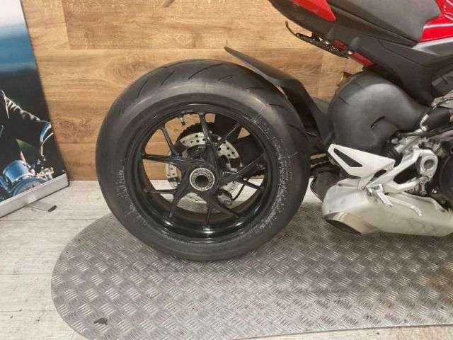 2020 DUCATI STREETFIGHTER V4 2020 DUCATI STREETFIGHTER V4