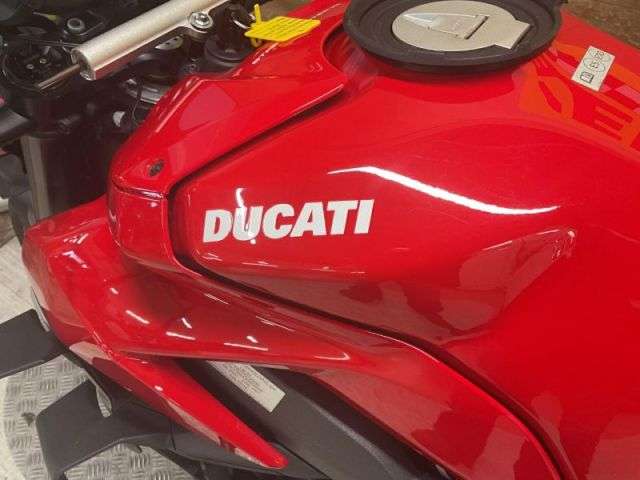 2020 DUCATI STREETFIGHTER V4 2020 DUCATI STREETFIGHTER V4