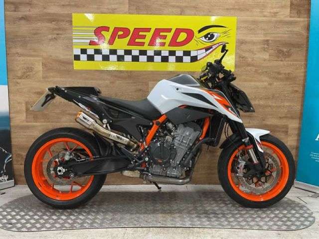 A 2021 KTM 890 DUKE R 21 890 Duke R 21 A 2021 KTM 890 DUKE R 21 890 Duke R 21