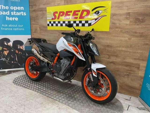 A 2021 KTM 890 DUKE R 21 890 Duke R 21 A 2021 KTM 890 DUKE R 21 890 Duke R 21