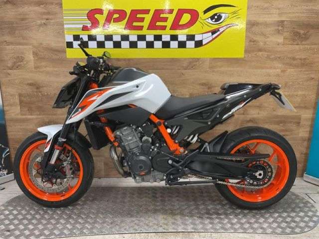 A 2021 KTM 890 DUKE R 21 890 Duke R 21 A 2021 KTM 890 DUKE R 21 890 Duke R 21