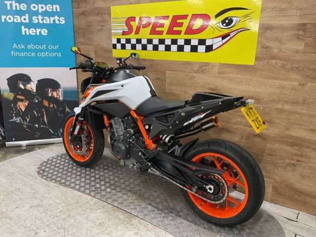 2021 KTM 890 DUKE R 21 2021 KTM 890 DUKE R 21