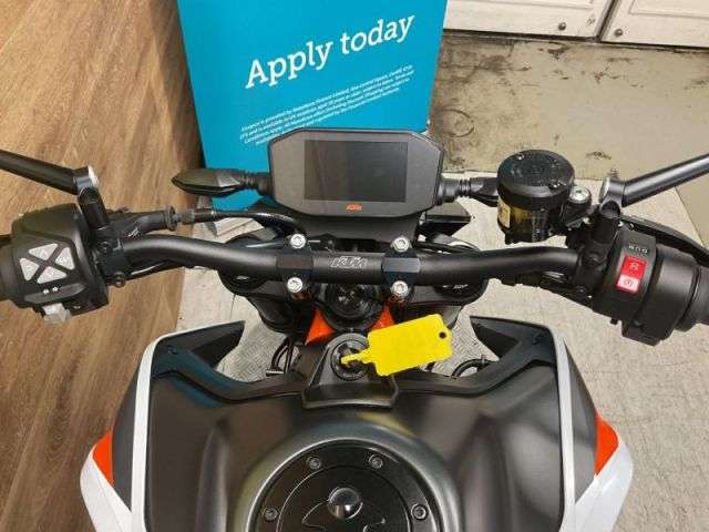 2021 KTM 890 DUKE R 21 2021 KTM 890 DUKE R 21