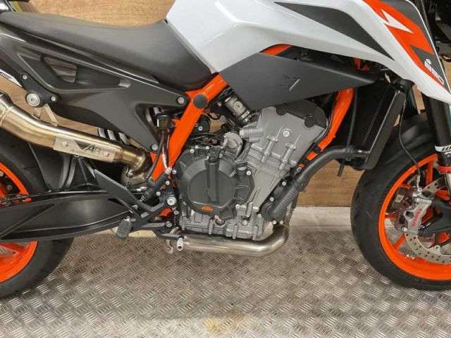 2021 KTM 890 DUKE R 21 2021 KTM 890 DUKE R 21