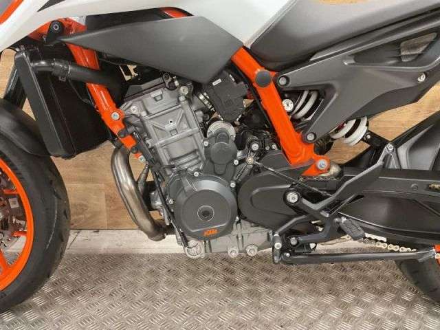 2021 KTM 890 DUKE R 21 2021 KTM 890 DUKE R 21