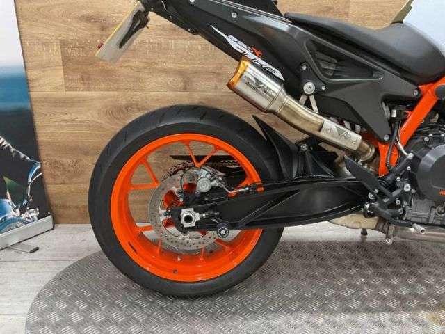 2021 KTM 890 DUKE R 21 2021 KTM 890 DUKE R 21